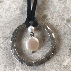 Bliss design fresh water pearl leather necklace 🦋